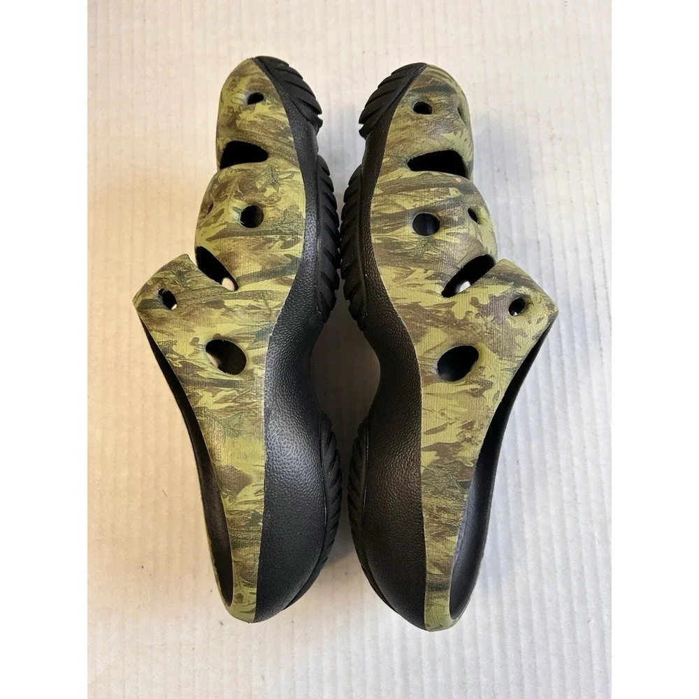 Keen Yogui‎ Arts Slides Slip On Sandals Closed Toe Camo / Black EUC W9.5/ M7.5